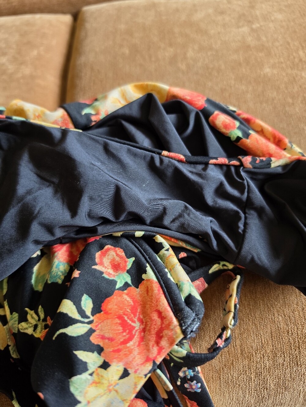 WeWoreWhat Underwire One Piece Swimsuit Golden Hour Black Multi Floral Sz M - Picture 9 of 9